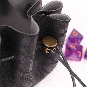 Bolsa de Dados de Cuero Genuino con Cordón para Dungeons & Dragons, Taza de Dados Cuadrada DND con Logotipo Personalizado para Almacenamiento de Juegos de Rol - Product Image 6