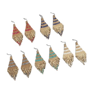 ต่างหูจากอินเดียทำด้วยมือหลายสีต่างหูลูกปัดสไตล์แฟชั่นสำหรับผู้หญิงและเด็กผู้หญิงปักเมล็ดพันธุ์ - Product Image 1