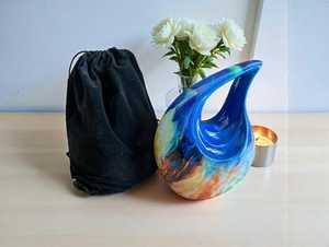 Urnas Funerarias Modernas de Aluminio en Forma de Lágrima de Uzair Handicrafts, Capacidad Personalizable, Superficie Decorativa y Elegante - Product Image 1