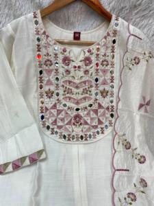 Ensemble Kurti en viscose pure blanche et soie de mangue brodée, longueur cheville, séchage rapide, avec dupatta, style traditionnel indien pakistanais, décontracté pour femme - Product Image 3