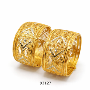 เครื่องประดับหรูหรา MOLL JEWELLERS กำไลข้อมือผู้หญิงชุบทอง 24K ประดับเพชรซิร์คอน ดีไซน์ดอกไม้ทันสมัย แบบกว้าง ลวดลายฉลุละเอียดอ่อน - Product Image 1