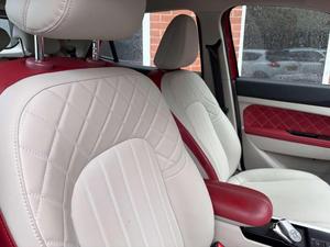 Red O R A 03 Électrique 5 Portes 48KWh Pure Plus Auto Hatchback - Product Image 4