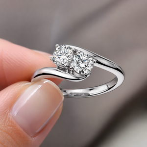 Anillo de Diamantes Redondos Reales de 0.30 TCW |   Diseño de Dos Piedras con Engaste de Garras en Oro Blanco |   Ropa Casual Elegante, Joyería Fina, Regalo para Mujer - Product Image 1