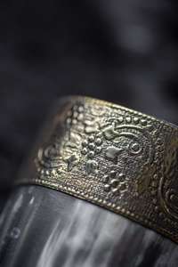 Corne à boire Viking royale – Corne de buffle artisanale - Product Image 5