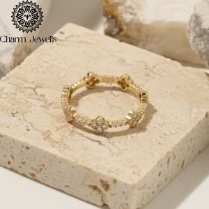 Bague de fiançailles classique pour femme en moissanite taille coussin plaqué or 22 carats, sertie à griffes, certifiée IGI, 3 grammes - Product Image 1