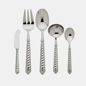 Un magnifique ensemble de couverts en acier inoxydable complète les repas traditionnels indiens et les cuisines mondiales modernes. - Product Image 1