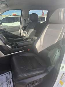 Toyota Tundra Limited CrewMax 2023 Usada con Caja de 5.5' - Product Image 4