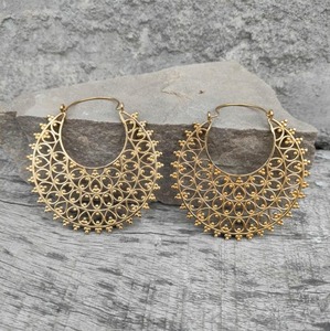 Boucles d'oreilles en laiton, finition solide, en stock, prêtes à l'expédition, fabrication sur mesure, article de gros d'usine - Product Image 3