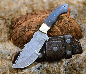 Nouveau Couteau Tracker en Acier Damas Fait Main Personnalisé avec Fourreau en Os - Lame de 6 pouces Ambidextre Multi-Usages pour la Chasse et la Survie - Product Image 3