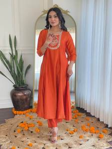 ชุดคุर्ติปักลายวิชิตราร่วมสมัยสำหรับฤดูร้อน พร้อมเสื้อตัวใน กางเกง และผ้าคลุมไหล่ สำเร็จรูปพร้อมส่ง ขายส่งแฟชั่นสำหรับผู้หญิง - Product Image 4