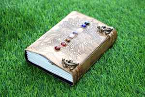 Cuaderno de Cuero Genuino con Páginas en Blanco, Cuaderno Clásico de Cuero Puro de Alta Calidad con Grabado de 7 Chakras, Diario de Cuero con Diseño de Diosa - Product Image 2