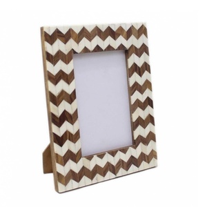 Cadre photo en bois fait main avec incrustation d'os, motif chevron, support photo rectangulaire, décoration de table - Product Image 5