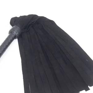 Flogger de Cuero Genuino de Vaca con Correa para la Muñeca para un Mejor Control del Golpeo - Product Image 4