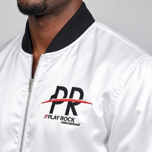 Chaqueta de satén personalizada para hombre con material suave, estilo moderno, diseños personalizados, colores y ajuste cómodo para marcas de moda. - Product Image 6