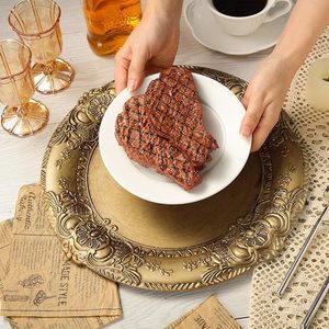 Assiette de présentation dorée gaufrée, vaisselle ronde haut de gamme pour la décoration d'événements de mariage de luxe - Product Image 6
