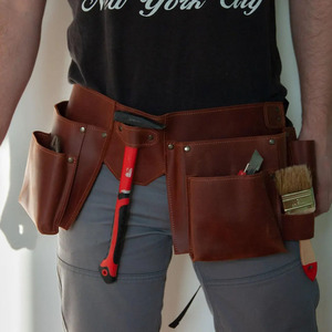 Ceinture à outils professionnelle en cuir pleine fleur avec plusieurs poches, boucle pour marteau robuste, design ajustable à la taille, en vente - Product Image 1