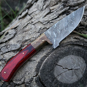 Couteau de chasse en acier de Damas avec manche en bois rouge et lame à motif stratifié pour le camping en plein air et la vente en gros - Product Image 2