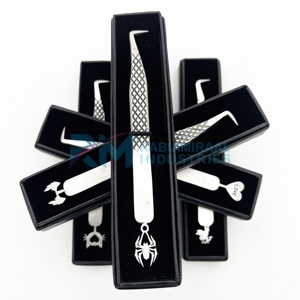 RMI 1 Pieza Pinzas para Pestañas de Acero Inoxidable con Empaque en Caja Tipo Tarjeta, Agarre de Diamante y Diseño Inferior, 6 Estilos Diferentes / Set de Pinzas - Product Image 1