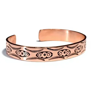 Bracelet Thérapeutique Métallique Premium Motif Faune, Bijou Métallique Tendance au Design Exquis - Product Image 6