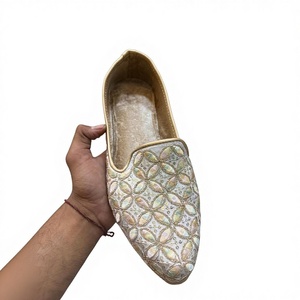 Zapatos de Cuero Genuino para Hombre BS International, Diseño Tradicional Rajasthani, Bordado Personalizado, Impermeables, Más Vendidos - Product Image 4