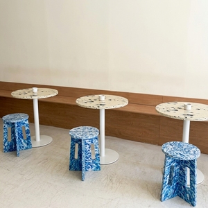 Mesa de Comedor de Plástico Reciclado, Diseño Moderno, Impermeable, Duradera, Ecológica, Apilable, para Uso en Exteriores, Sala de Estar, Hotel, Restaurante - Product Image 6
