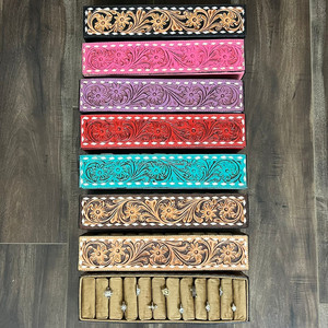 Nouvel arrivage de présentoirs d'anneaux en cuir usiné à la main Boîte de présentation élégante en velours marron Vertical Organisateur de bijoux Support de rangement Stand Case - Product Image 6