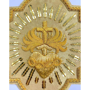 Applique de luxe brodée à la main Cœur Sacré, personnalisée, faite à la main, en fil de bouillon doré sur tissu, pour vêtements de prêtre et sacs à vêtements - Product Image 6