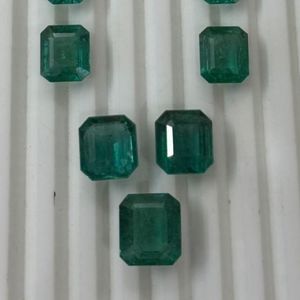 Esmeralda Zambiana Natural, Corte Octogonal, 77.70 Ct, Diseño 5-10 Ct, Gema Verde Suelta, IGI, Ligeramente Aceitada, Suministro al por Mayor, Piedras en Venta - Product Image 2