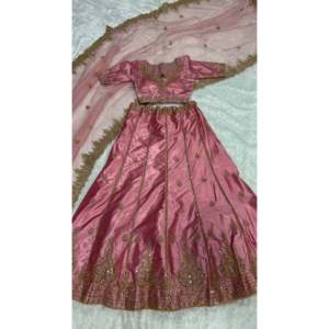 Tenue de mariage de créateur : Lehenga Choli élégant rose-or avec broderies de sequins et de Zari, taille M, idéal pour les fêtes - Product Image 3
