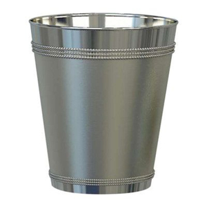Les poubelles métalliques colorées et revêtues sont incroyablement résistantes, conservant leur forme même après des années d'utilisation régulière, fabriquées par KHOOSI OVERSEAS. - Product Image 4