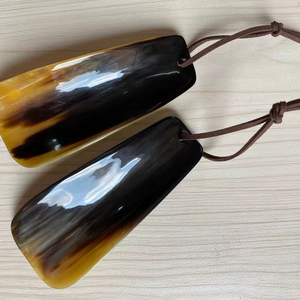 Lève-chaussures long et incurvé en corne de bœuf, artisanal, de haute qualité, écologique, taille personnalisée par AZ ENTERPRISES - Product Image 1