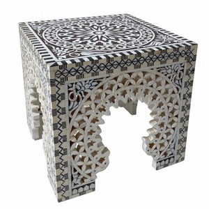 Tabouret marocain artisanal en os incrusté, table d'appoint de luxe en résine, repose-pieds décoratif pour salon, chambre et mobilier d'hôtel - Vente en gros - Product Image 1