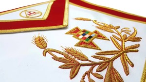 Delantal de Capítulo del Arco Real de Alto Sacerdote Rojo con Bordado Dorado, Uso Ceremonial Masónico, Material de Alta Calidad - Product Image 5