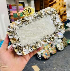 กระเป๋าคลัทช์งานฝีมือประดับด้วยไมโครไฟเบอร์สุดหรู ดีไซน์เนอร์ขายส่ง กระเป๋าสะพายสำหรับงานแต่งงานและงานเลี้ยง  รักษ์โลก พร้อมสายโซ่ - Product Image 2