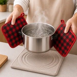 Porte-casserole de Noël 100% coton pur, résistant au four, motif à carreaux, pour la maison. - Product Image 1