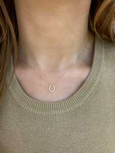 Collier pendentif fer à cheval porte-bonheur avec diamant de laboratoire taille ronde, en or massif 14k 18k, avec chaîne câble de 18 pouces 1,1 mm, fabrication artisanale - Product Image 4