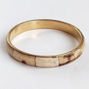 Pulsera de hueso natural hecha a mano para hombres y mujeres, pulsera de hueso tallado de origen ético con diseño tribal a bajo precio. - Product Image 3