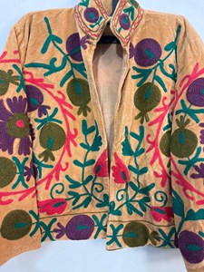 Chaqueta de Terciopelo Color Durazno para Mujer con Bordado Floral y de Frutas, Estilo Bohemio, Hecha a Mano, para Festivales - Product Image 3