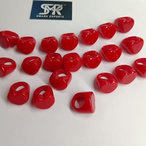 Anillo de Resina con Corazón Rojo Intenso, Anillo Grueso Hecho a Mano, Joyería de Moda Contemporánea para Mujeres y Niñas, Ideal para Regalo - Product Image 1