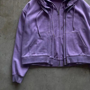 Sudadera con Capucha Corta Morada Unisex Personalizada, Corte Holgado, Bolsillo Frontal con Cremallera, Estilo Casual, Tejido French Terry, Sudadera para Otoño - Product Image 4