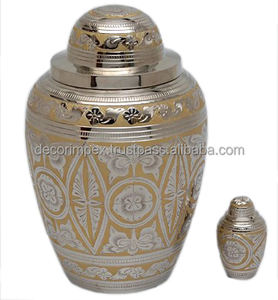 Urna funeraria de Metal de estilo americano clásico Calidad duradera Urna conmemorativa de latón ligero Diseño moderno Honrando recuerdos - Product Image 1