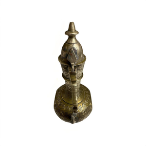 เหยือกน้ำทองเหลืองโบราณ ลายดอกไม้สลักมือ แบบดั้งเดิม สำหรับตกแต่งโต๊ะ - Product Image 3