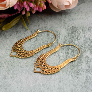Pendientes de Aro en Forma de Luna Creciente Hechos a Mano en Oro, con Diseño Intrincado, Estilo Tribal Boho, Joyería de Moda - Product Image 2