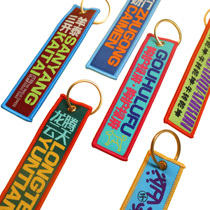 Porte-clés brodé artistique fait main en tissu - Product Image 5