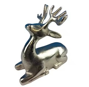 Estatua de Reno Navideño Premium, Decoración Metálica Hecha a Mano para Exhibiciones Festivas - Product Image 5