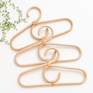 Cintre de luxe durable en bois de rotin pour enfants cintres naturels en gros pour plier les vêtements - Product Image 4