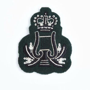 Meilleurs badges brodés personnalisables en fil de bullion avec logo sur mesure, de haute qualité, faits à la main avec perles, pour la vente en gros - Product Image 3