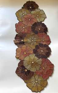 Camino de Mesa de Lujo con Cuentas y Adornos, Listo para Regalo de Inauguración de Casa o Festividades, con Acabado Colorido, Nuevo - Product Image 5