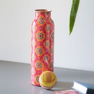 Bouteille d'eau artisanale en cuivre pur, imprimée de motifs floraux rouges, pour le yoga, la gym, le bien-être, les sports, anti-fuite, en métal laqué. - Product Image 5