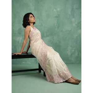 Sari de Seda Chanda Pura con Elegante Bordado Floral, Trabajo Schiffli Resham Zari, Borde Calado, Estampado Floral Moderno y Decorativo - Product Image 2